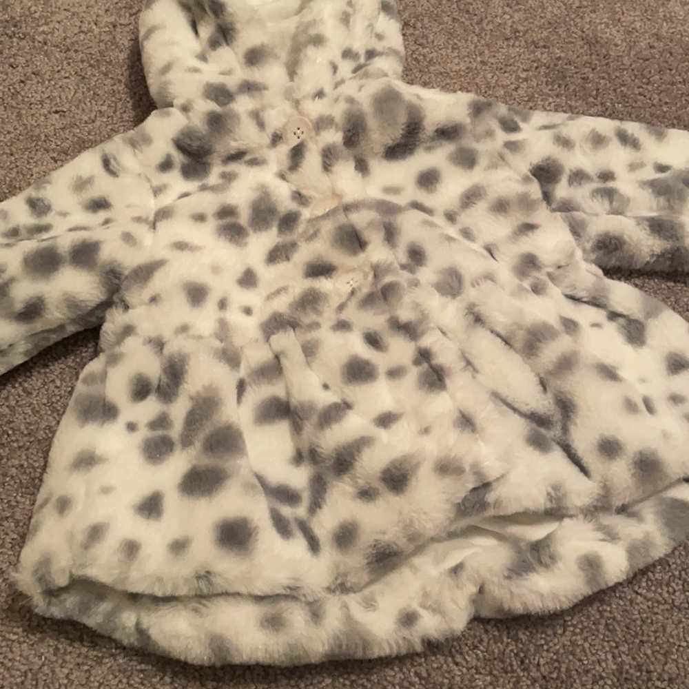 First Impressions Snow Leopard Jacket - Picture 3 of 8